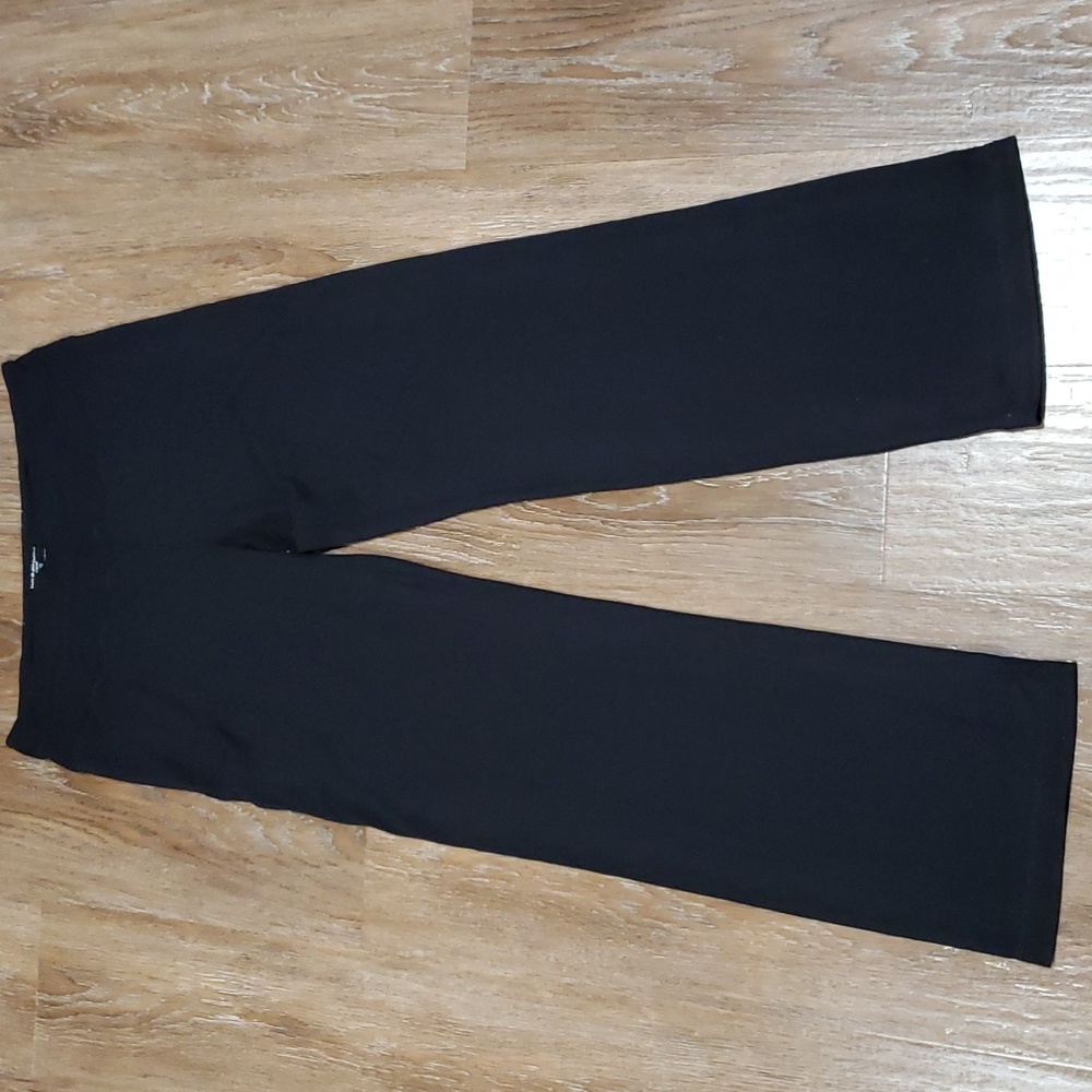 (L) Tuff Athletics Gym Sporty Yoga Athletic Activewear Athleisure Made in Canada